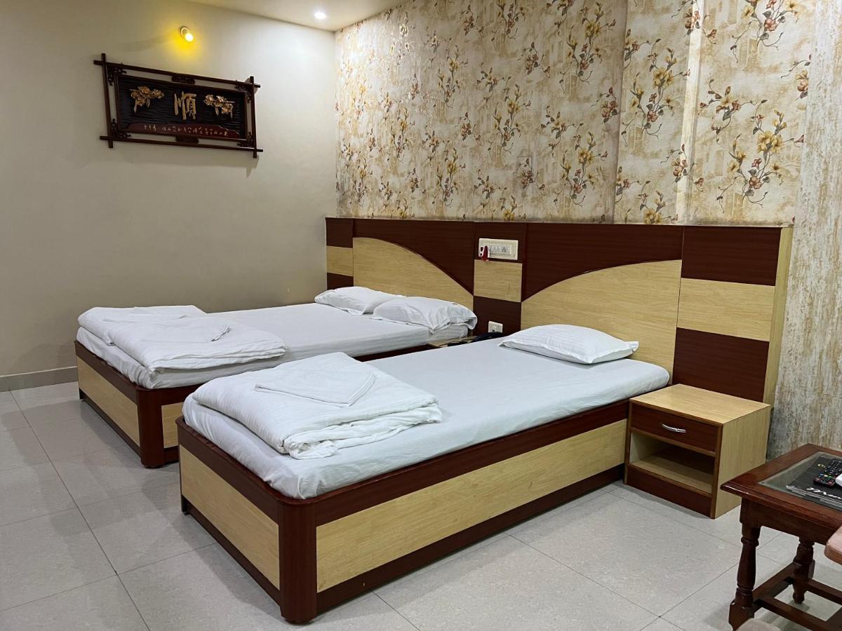 Hotel Lee Garden Near To Blue Flag Beach 500 Mtrs Purî Extérieur photo