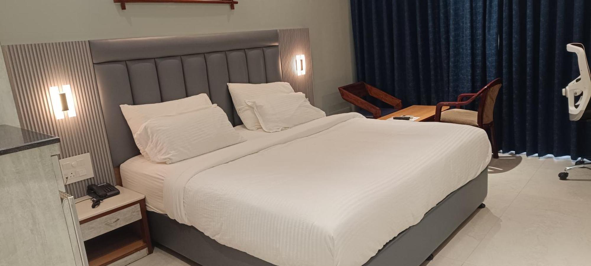 Hotel Lee Garden Near To Blue Flag Beach 500 Mtrs Purî Extérieur photo